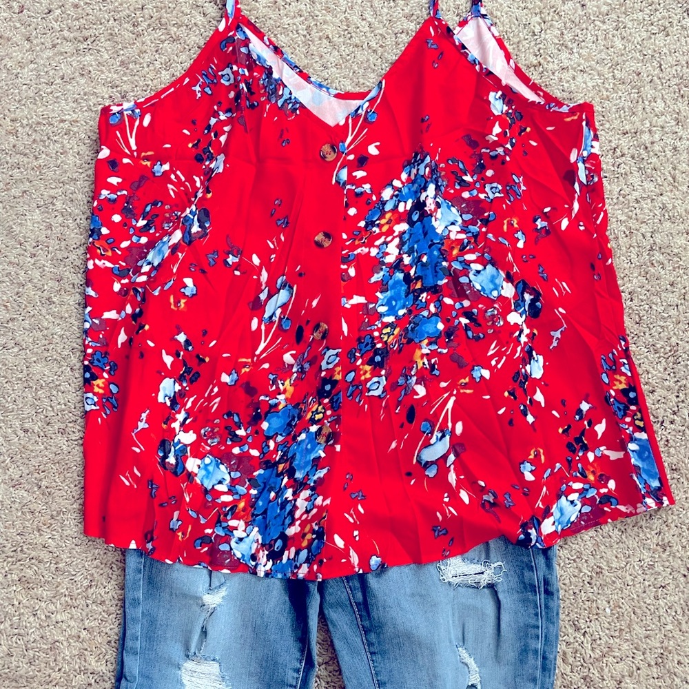 Pretty Red tank ——New—-❤️
